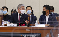 [포토] 대화하는 김용하-김연명 민간자문위 공동위원장