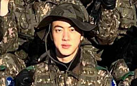 방탄소년단 진, 20㎞ 전술행군 마친 근황 공개…늠름한 중대장 포스