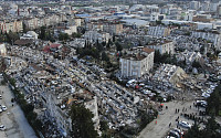 튀르키예·시리아 ‘금세기 최악의 지진’, 사망자 8700명 넘어…왜 치명적이었나