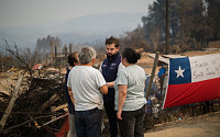[포토] 칠레 대통령, 산불 피해 지역 방문