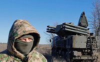 젤렌스키 유럽 간 사이…러시아, 우크라이나 루한스크 지역 포탄 총공세
