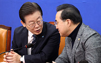 [포토] 박홍근 원내대표와 대화하는 이재명 대표