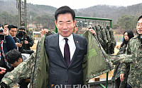 [포토] 군복 입는 김진표 국회의장