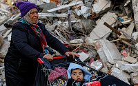 튀르키예ㆍ시리아 지진 사망자 2만8000명 넘어…생환은 계속