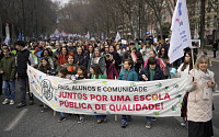 [포토] 포르투갈서 교사 시위 동참하는 어린이들