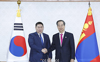[포토] 한국-몽골 총리회담에 앞서 악수하는 양국 총리