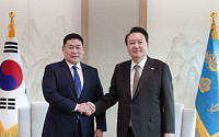 윤 대통령, 몽골 총리 접견… “한-몽 호혜적 협력 확대 기대”
