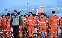한국 긴급구호대 1진 귀국…생존자 8명 구조 성과