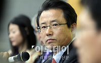 [포토]학생들 질문에 답하는 권혁세 금감원장