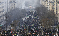 프랑스, 연금 개혁 반대 6차 시위 인원 ‘역대 최다’
