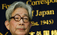 ‘일본 노벨문학상 수상자’ 오에 겐자부로, 88세 나이로 별세
