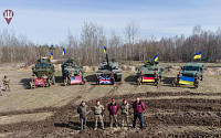 우크라이나에 첫 영국ㆍ독일 전차 도착…‘게임체인저’ 될까