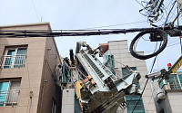 신세계건설 울산 아파트 공사현장서 중장비 넘어져…5명 병원 이송