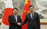 일본 외무상, 3년 만에 베이징 방문...“구속된 일본인 석방” 요구