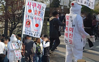 “사쿠라는 일본 꽃”…석촌호수에 ‘반일 시위’ 등장