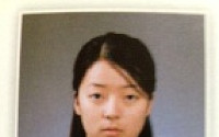 배현진 졸업사진에 누가 보여?···화제 만발