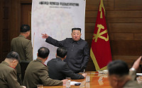 북한 김정은 &quot;전쟁억제력 더 공세적 확대&quot;…당중앙군사위 주재