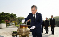 김현기 서울시의회 의장, 국립 4‧19민주묘지 참배
