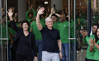 애플, 인도에 첫 매장 오픈...소비시장 잡을 수 있을까