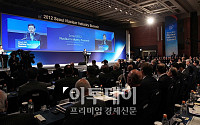 [포토]김황식 총리 '전 세계 원자력산업계 국제적 협력 필요하다'