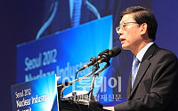 [포토]2012 서울 원자력인더스트리서밋 축사하는 김황식 총리