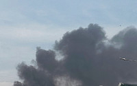 인천 계양구 비닐하우스 화재…도로까지 덮은 검은 연기