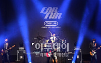 씨엔블루, 미니앨범 'EAR FUN' 발매 기념 쇼케이스… 강렬한 무대 선사