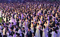 통일교 8000쌍 한날한시에 부부됐다…3년만의 대규모 합동 국제결혼식 개최