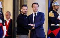 젤렌스키 우크라이나 대통령, 프랑스 깜짝 방문…마크롱과 회동