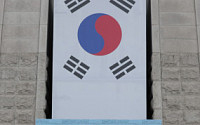 尹, 올해도 ‘임을 위한 행진곡’ 제창…호남 민심 ‘굳히기’