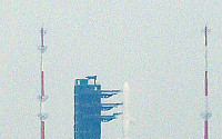 [속보] ‘한국형 발사체’ 누리호 이륙…3차 발사