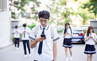 중학생 20% 스마트폰·인터넷 과의존...초등학생 16%도 위험군