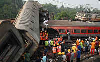 ‘21세기 최악 참사’ 인도 열차 사고…“최소 288명 사망”