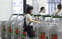 ‘핫플’ 강남·신사·홍대입구역 ‘역 이름’ 판다…서울교통公 적자 해소될까