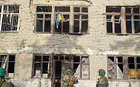 우크라이나 “격전지 마을 3곳 탈환”…러시아 “탱크 파괴·전투기 격추”