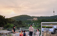 서울신라호텔, 야외 수영장 루프탑 야간 개장…‘릴레 블랑’과 협업