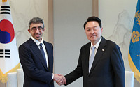 尹, UAE 외교장관 접견...“한국‧UAE, 원전‧방산 협력 강화해야”