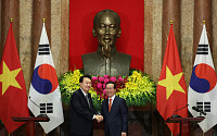 尹대통령 “베트남과 북핵공조 강화...2030년까지 40억불 유상원조”