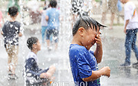 [포토] 무더운 여름 날씨, 물놀이 즐기는 아이들