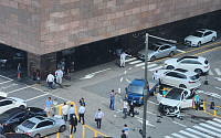 강남 백화점 앞 7중 추돌사고…운전자는 '급발진' 주장