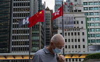 홍콩 인재이탈에...신규 채용 은행직원 연봉 30% 올랐다