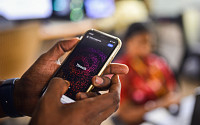 인도, 2분기 스마트폰 출하량 1% 감소…삼성 18% 점유율로 1위