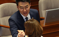 [포토] 밝게 인사하는 김남국 의원
