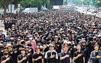 ‘폭염 속’ 전국 교사 3만 명, 검은 옷 입고 서울 집결...“교사 교육권 보장하라”