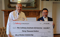 윤홍근 제너시스BBQ 회장, 세계 3대 요리학교에 장학금 3만 달러 전달