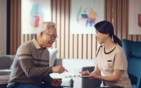 눈높이 인지케어가 강점… “어르신 위한 학교 만들어”