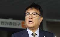 '노무현 명예훼손' 정진석, 1심서 징역 6개월…법정구속은 면해
