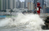 태풍 ‘카눈’ 거제 상륙 후 느리게 북상 중…최대 300㎜ 폭우