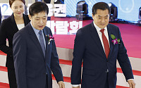 [포토] 금융권 공동채용 박람회 참석하는 김주현-박대출
