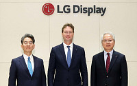 韓 기업과 협력 강화 나선 벤츠 회장…SK이어 LG 만났다